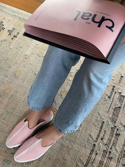 Light Pink Velvet Mojari